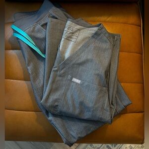 Figs graphite scrub set